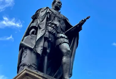 Prince Albert Statue รูปภาพAttractionsยอดนิยม