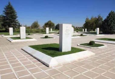 State Cemetery Museum รูปภาพAttractionsยอดนิยม