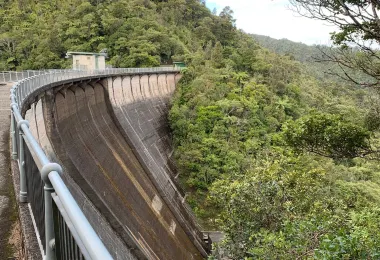 Nihotupu falls and dam รูปภาพAttractionsยอดนิยม