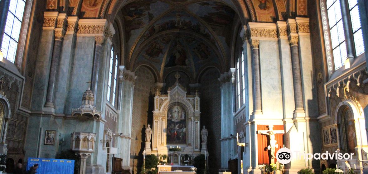 Brunico Travel Guide 2023 Things to Do, What To Eat & Tips