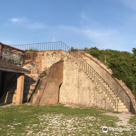 are dogs allowed in fort pickens