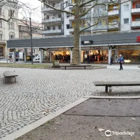 Sandstein-Skulpturen "Kunste"