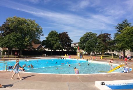 Greenbank Heated Outdoor Swimming Pool