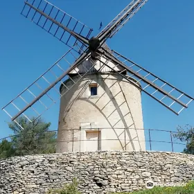 Le Moulin a Vent