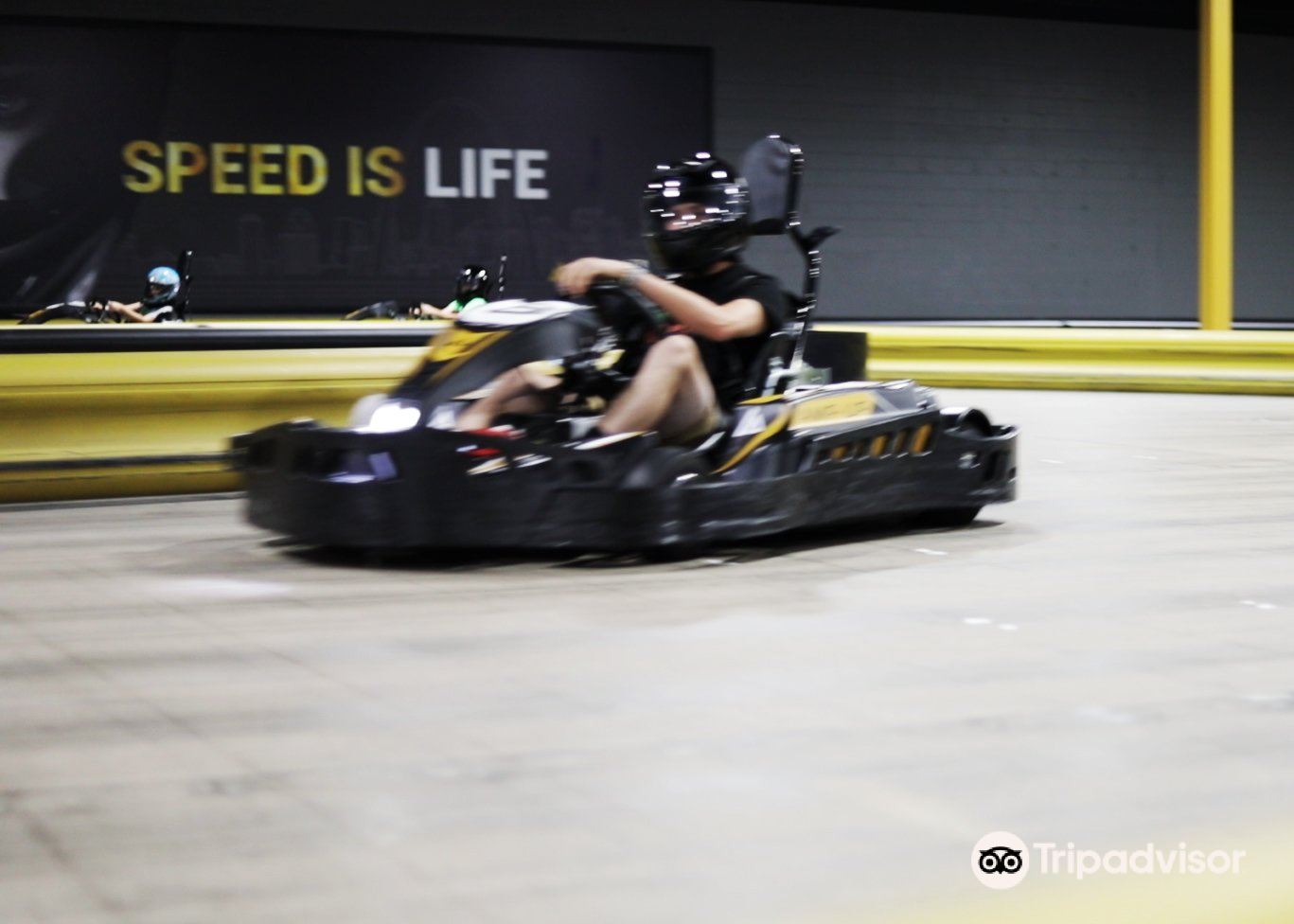 Amp Up Action Park Karting and Axe Throwing St. Louis 명소 리뷰 Amp Up