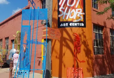 Hot Shops Art Center รูปภาพAttractionsยอดนิยม