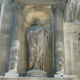 La statue de Saint Ambroise de Milan
