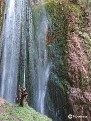 Perolniyoq Waterfall
