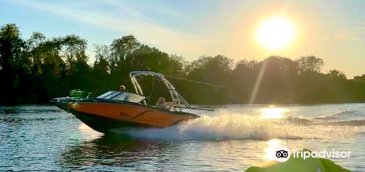 South Cerney Travel Guide 2023 Things to Do, What To Eat & Tips