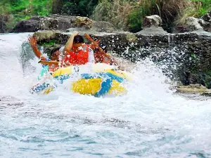 油溪河漂流景區