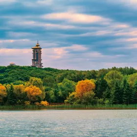 Bisong Jingyue Tower
