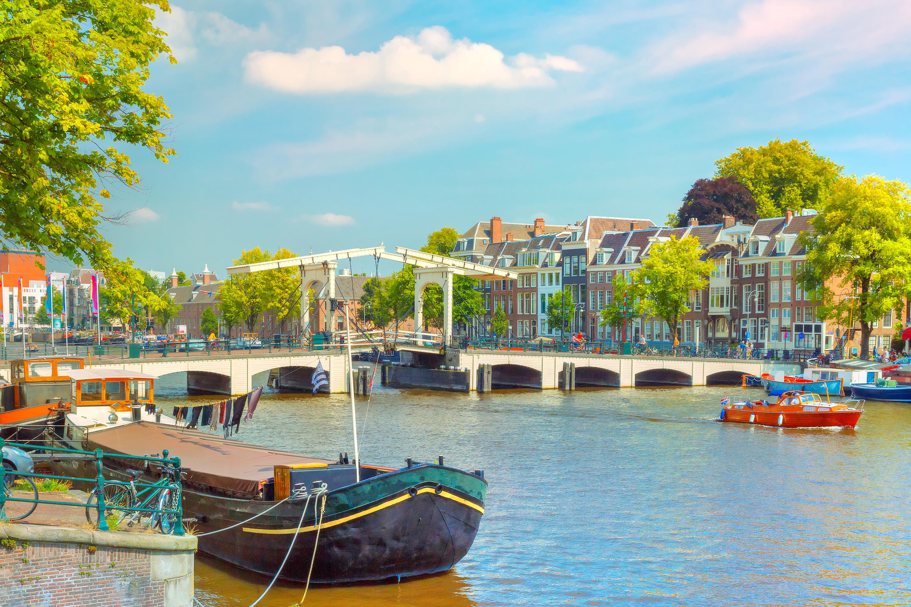 アムステルダム マヘレの跳ね橋 スキニー ブリッジ 評判 案内 トリップドットコム