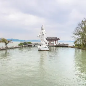 Dongqian Lake Xiaoputuo