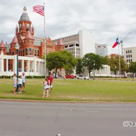 Dallas County Historical Plaza