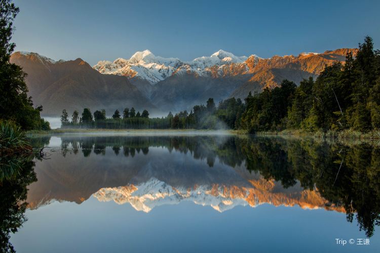 Lake Matheson Walk travel guidebook –must visit attractions in Mount ...