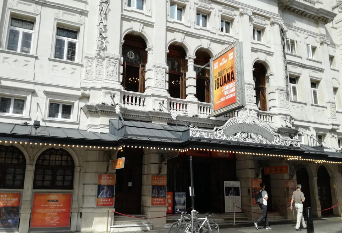 ロンドン ノエル カワード シアター 評判 案内 トリップドットコム