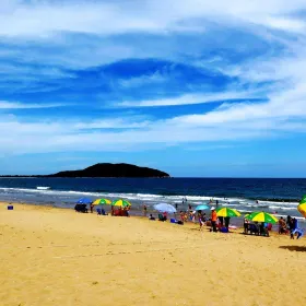 Yueliangwanhaibinguoji Resort