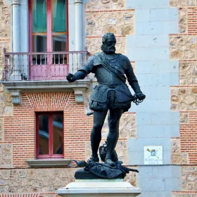 Monumento de Alvaro de Bazan