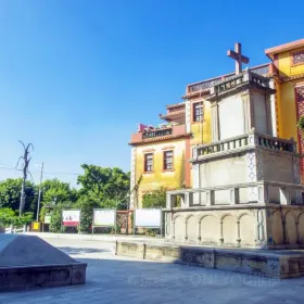 Aiguozhuyi Jiaoyu Square