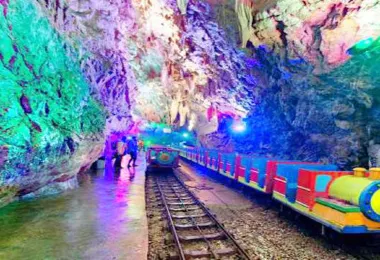 Yishui Cave Popular Attractions Photos