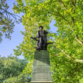 Robert Burns Statue