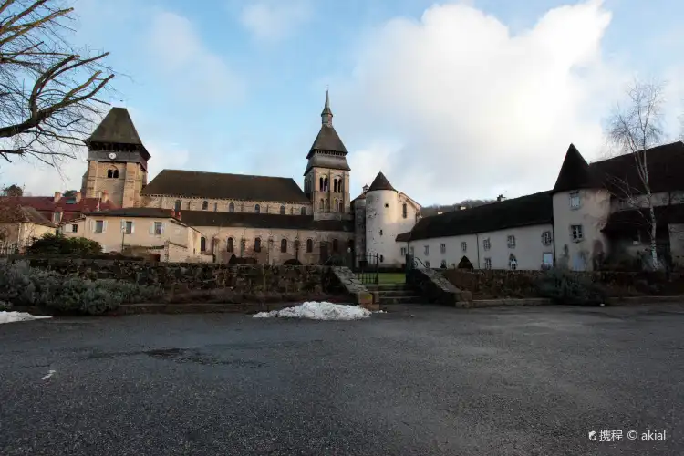 Hôtels à : La Celle-Sous-Gouzon