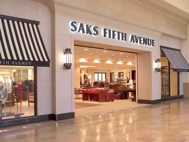 Shopping itineraries in Saks Fifth Avenue(Beverly Hills) in