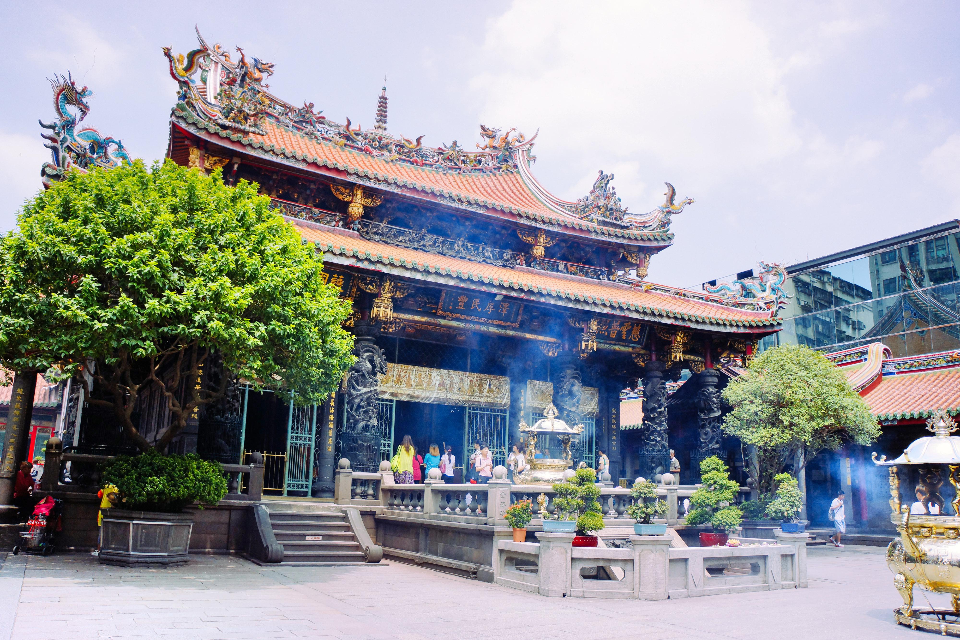 วัดหลงซาน ( Lungshan Temple )