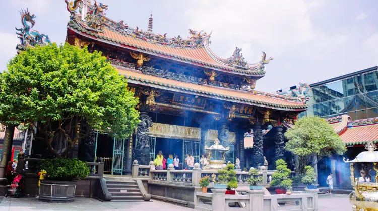 艋舺龍山寺旅遊攻略指南 艋舺龍山寺評價 艋舺龍山寺附近推薦 Trip Com