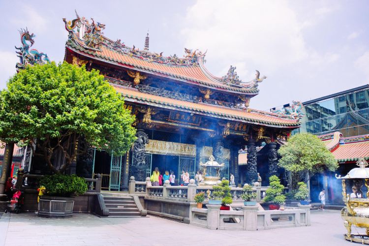 艋舺龍山寺旅遊攻略指南 艋舺龍山寺評論 艋舺龍山寺附近推薦 Trip Com