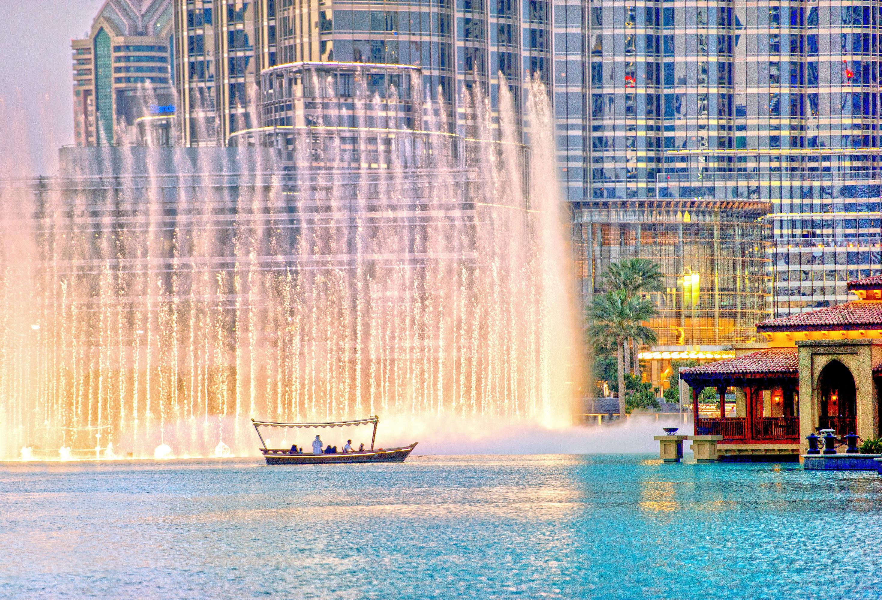 The Dubai Fountain Travel Guidebook Must Visit Attractions In Dubai The Dubai Fountain Nearby Recommendation Trip Com