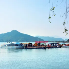 Dongqian Lake Cruise