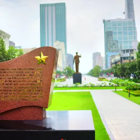 Lam Son Square