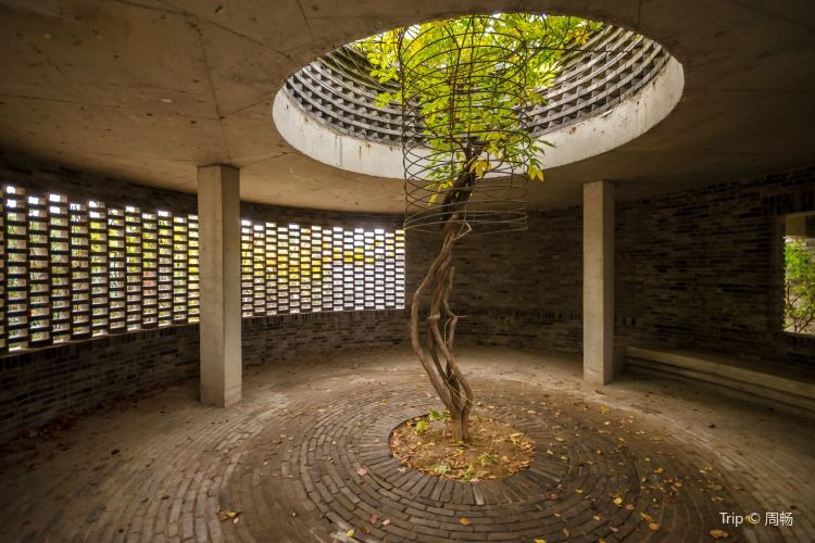 Red Brick Art Museum travel guidebook must visit attractions in