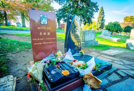 Brandon Lee and Bruce Lee's Grave Site
