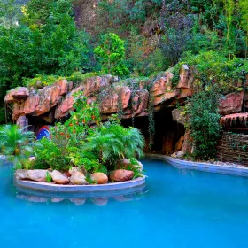 Meinvchi Hot Spring