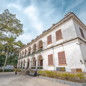 Yingguo Zhu Beihai Lingshiguan Site