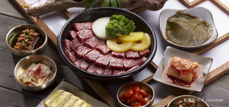 Maple Tree House Itaewon Reviews Food Drinks In Seoul Trip Com