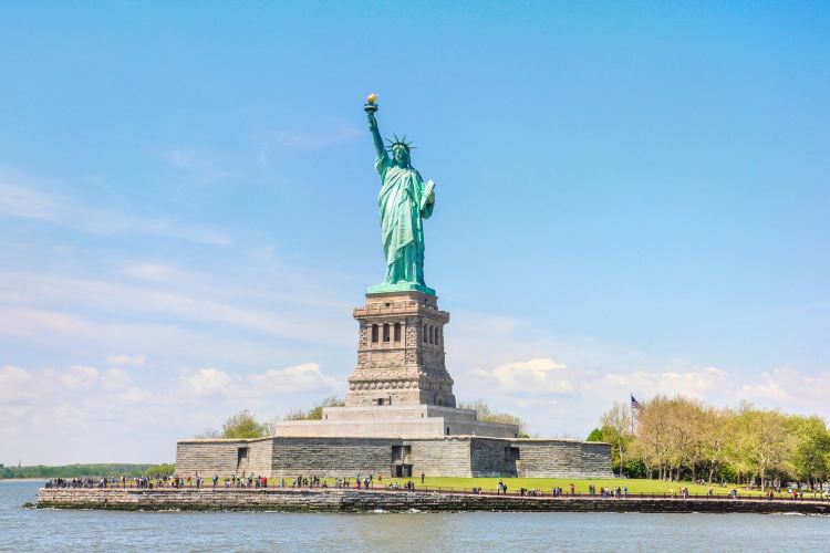 ニューヨーク 自由の女神像 評判 案内 トリップドットコム