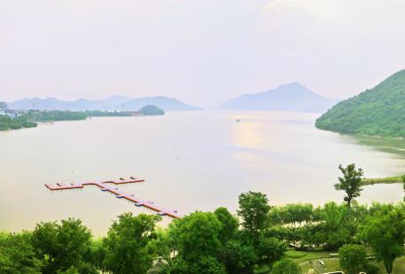 Qingshan Lake