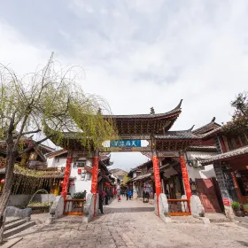 Tianyu Liufang Stone Archway