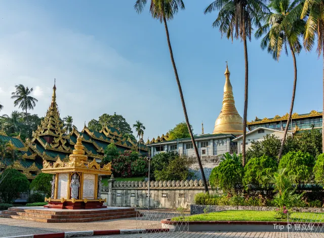 Shwe Dagon Pagoda1