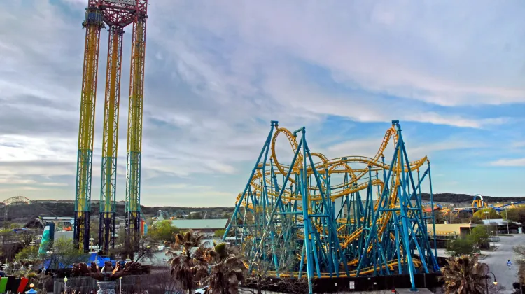 サンアントニオ シックスフラッグス フィエスタ遊園地 評判 案内 トリップドットコム