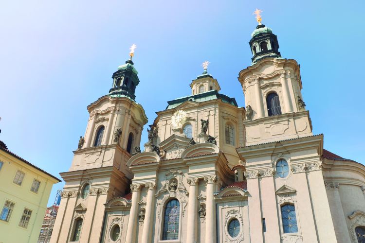 プラハ 聖ミクラーシュ教会 評判 案内 トリップドットコム