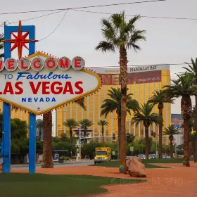 Welcome to Fabulous Las Vegas Sign