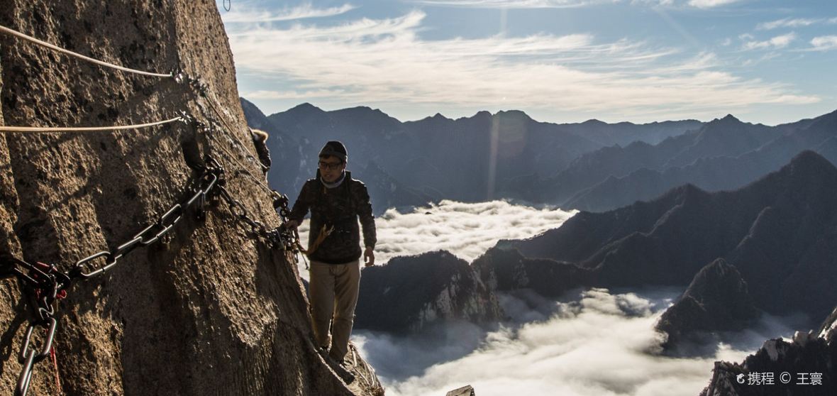 How Easy or Difficult it is to Climb the Steep Staircase of the Steepest  Mountain in HuaShan, China?