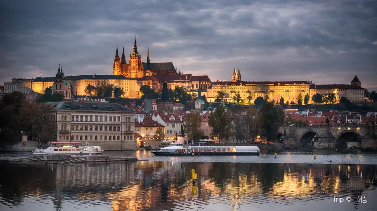 Prague Castle travel guidebook –must visit attractions in Prague – Prague Castle nearby recommendation – Trip.com