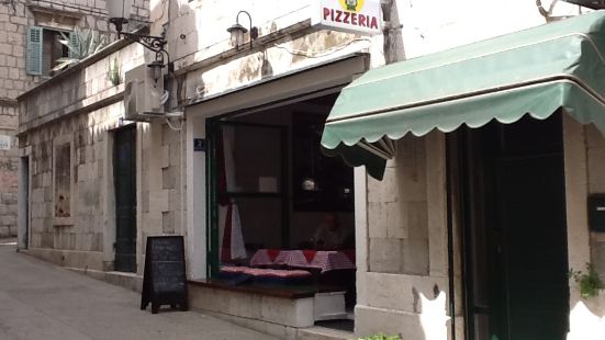 Konoba Pizzeria Feral