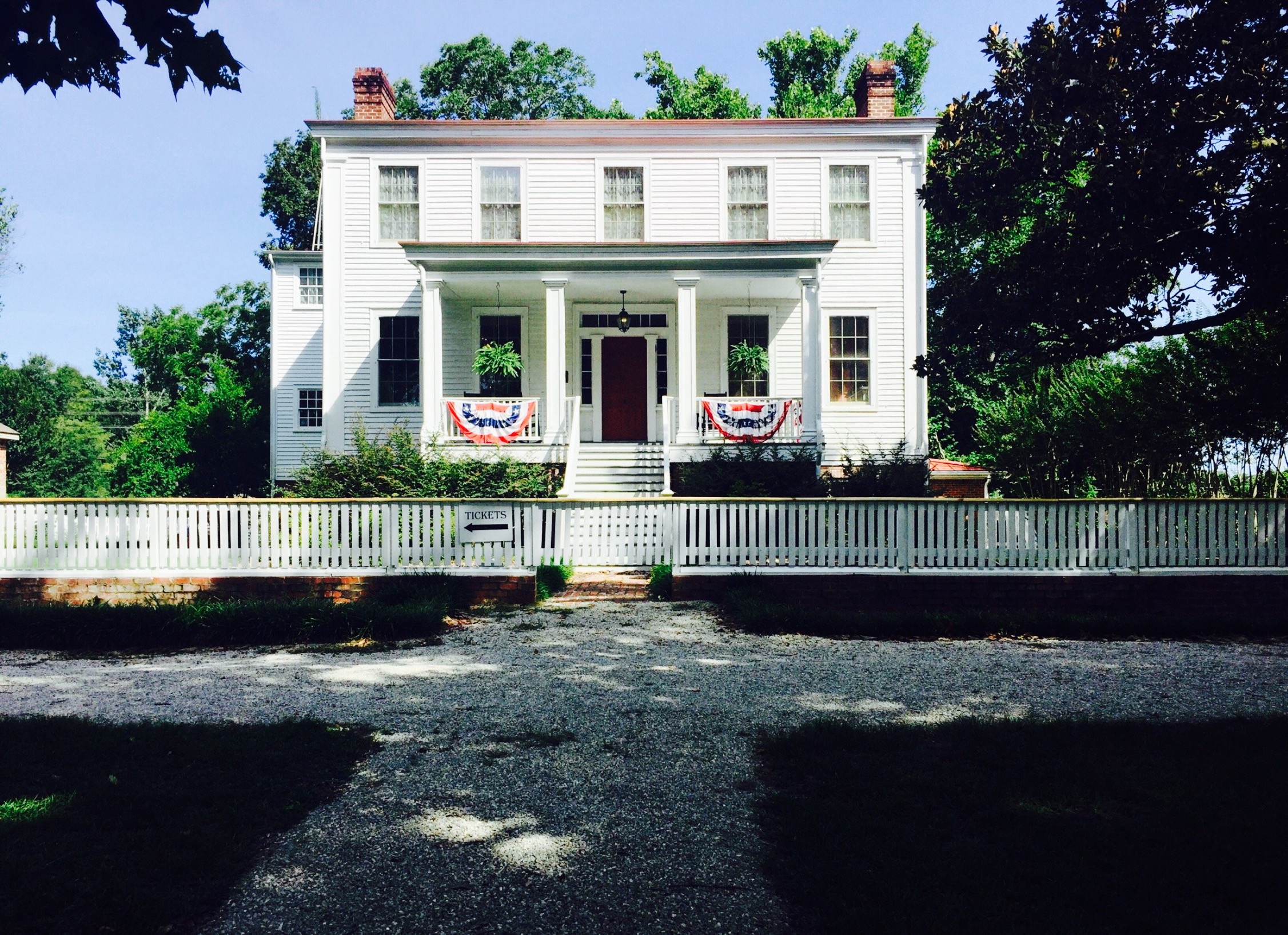 are dogs allowed at poplar grove plantation