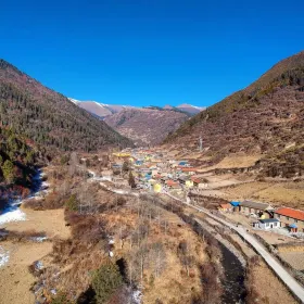 Yanwozhai Village